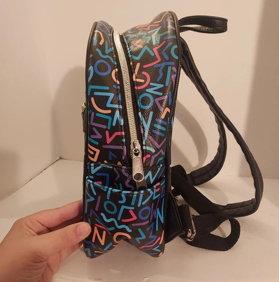 Funko Netflix Stranger Things Retro 80's Mini Bookbag/Backpack - Picture 2 of 9